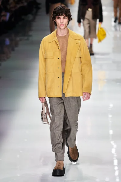 Look 25